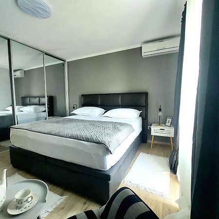 Apartment Fila - Large & Close To The Beach Макарска Екстериор снимка