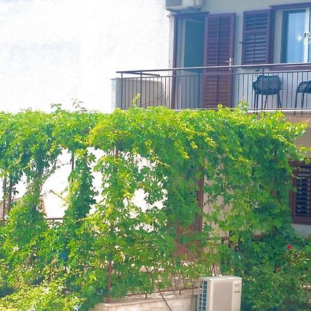 Apartment Fila - Large & Close To The Beach Макарска Екстериор снимка