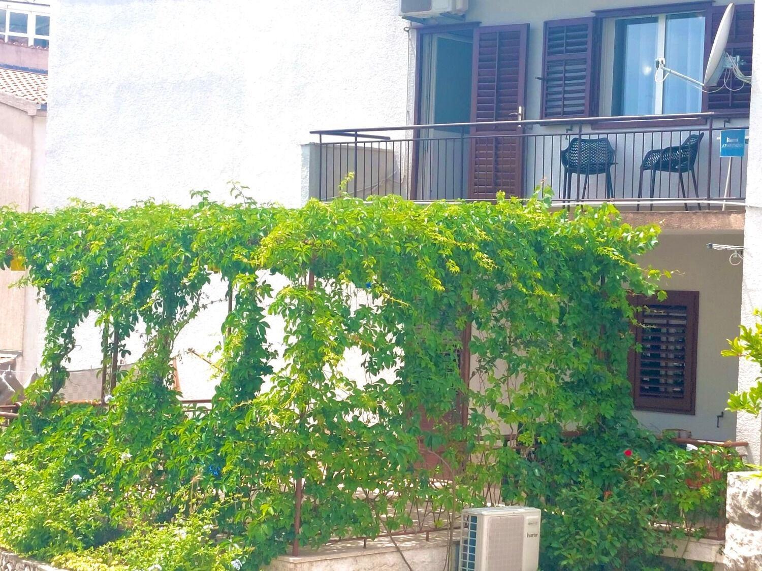 Apartment Fila - Large & Close To The Beach Макарска Екстериор снимка