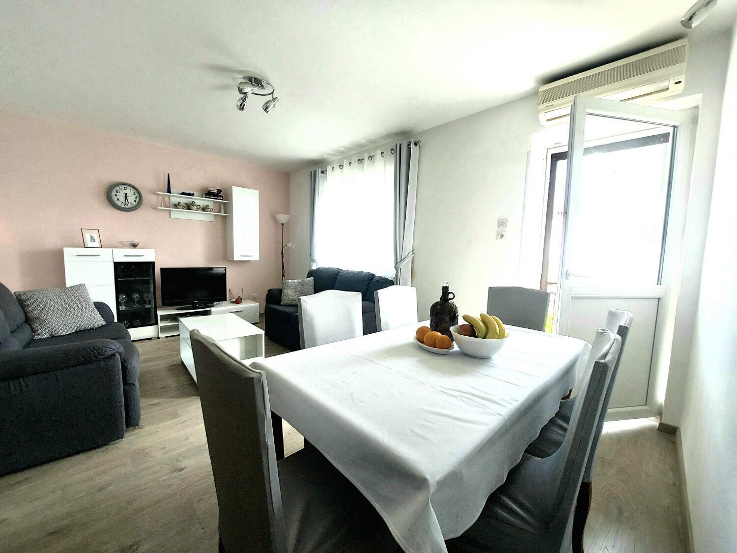 Apartment Fila - Large & Close To The Beach Макарска Екстериор снимка